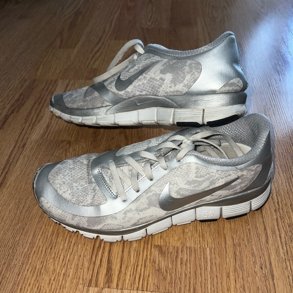 Nike Tennis Shoes